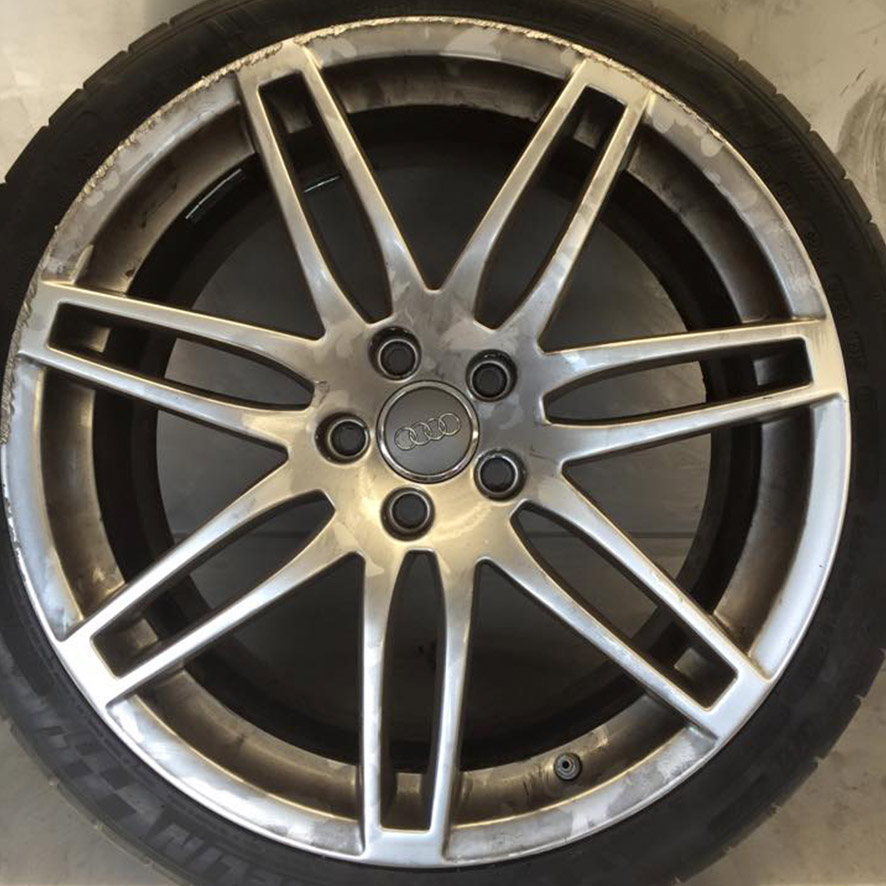 Audo RS4 damaged alloys