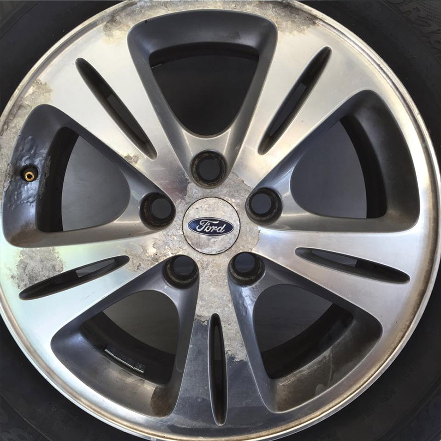 Ford S-MAX alloy wheel corrosion repair before